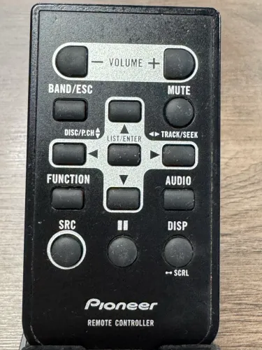 Controle  original Pioneer para som automotivo na oferta só 50,00