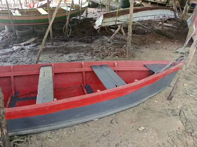 CANOA ? fibrada 3,5 M 1,20 largura $ 3.500 zap: *