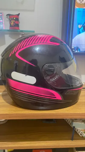 Capacete semi novo usado só duas vezes