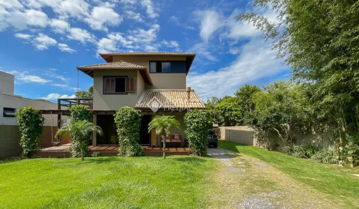 Casa à venda nos Açores com terreno amplo de 500 m²