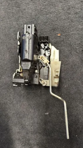 Trança da porta dianteira esquerda de Renault duster 2014 <br>250$
