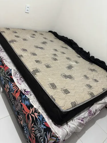 Cama em ótimo estado - conservada e pronta para uso