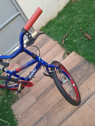 Bicicleta infantil para até 8 anos