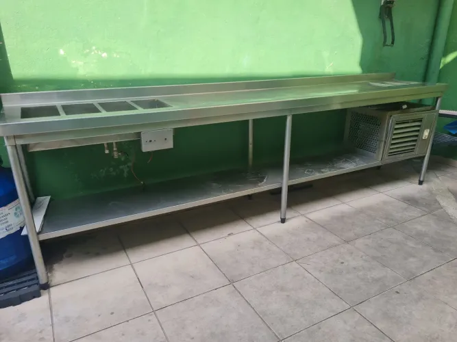 Mesa inox de 3x0,50m