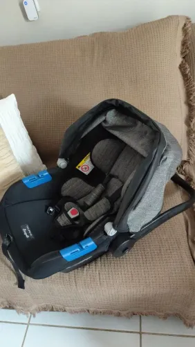 Bebê conforto Novo sem uso,Carrinho e berço poucos meses de uso em perfeito estado.