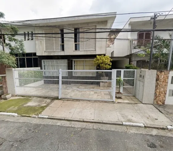 Casa com piscina e área gourmet no Jardim da Glória | 250m² | 3 dormitórios | suíte com cl