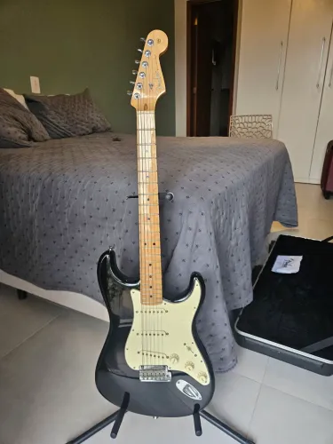 Guitarra Fender Stratocaster American Standard