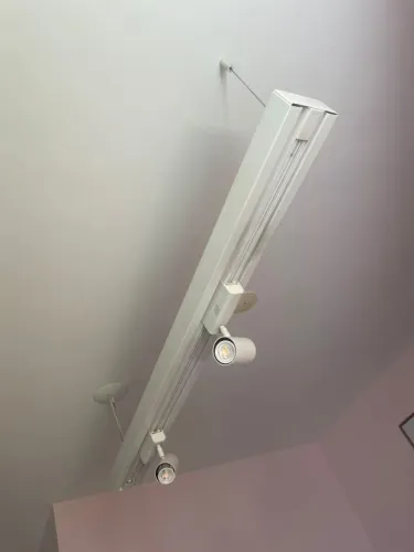Pendente linear Reka, luz indireta + trilho com 2 spots (1,50 m)