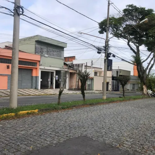 Casa para venda possui 295 metros quadrados com 6 quartos