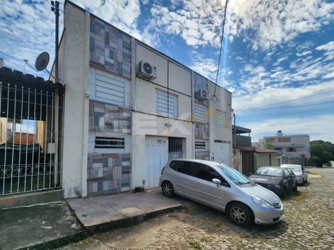 Terreno à venda de 300m² no bairro Planalto com Galpão e 2 sobrados de fundo.
