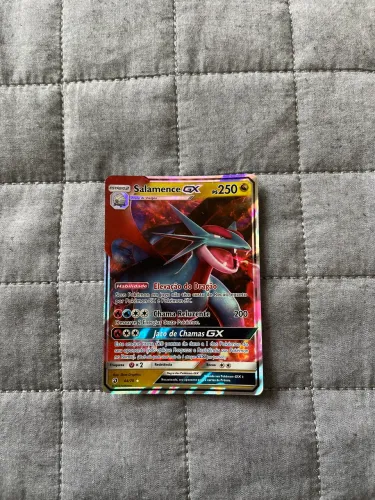 Carta Pokémon salamence GX
