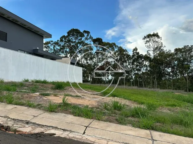 VENDE-SE Terreno NO RECANTO DAS ESMERALDAS II - MARÍLIA/SP