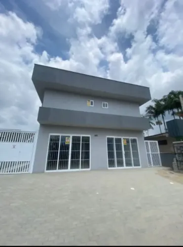 Aventureiro Sala Térrea 71 m², com Estacionamento na Frente - Rua de Grande Movimento