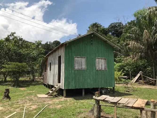 Vende-se Sítio (10 hectares) em Itacoatiara
