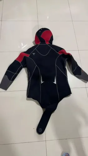 Roupa de Mergulho, Conjunto Jardineira Mares Dual 5mm tamanho 7