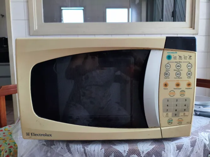 Micro-ondas Electrolux 20L - Funcionando Perfeitamente (Barato)