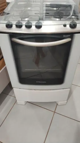 Fogão Eletrolux 4 bocas em ótimo estado 