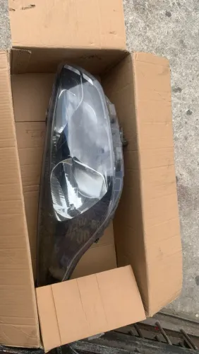 Farol dianteiro Ford ka 2021