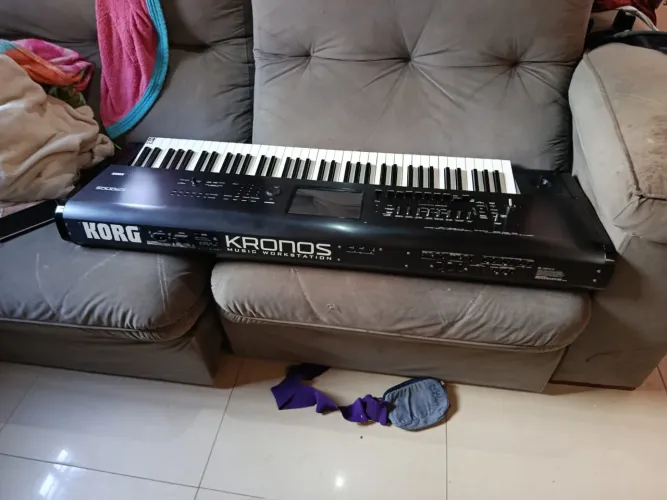 Vendo teclado kronos classic 73