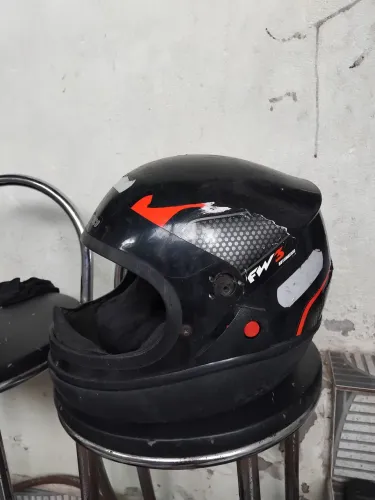 Capacete sem viseira Fw3 com narigueira