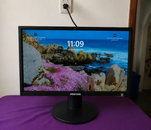 Monitor LED Positivo - Funcionando Perfeitamente .