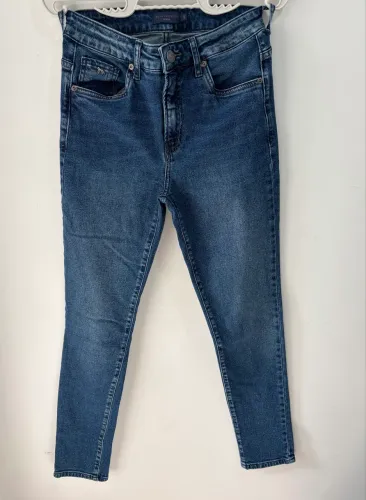 Calça jeans escura feminina n. 38 marca acostamento - estado de novo