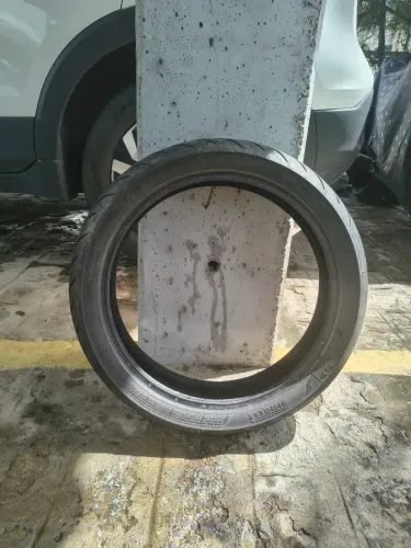 Pneu dianteiro PCX 160 ABS em ótimo estado
