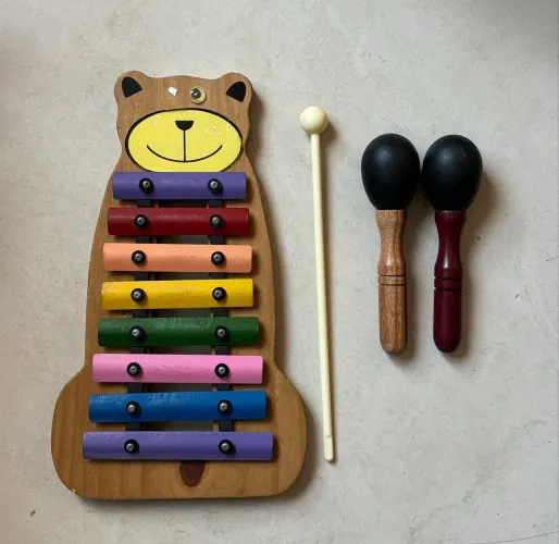 Metalofone infantil Jog Vibratom Urso 8 teclas e dois chocalhos ovinhos