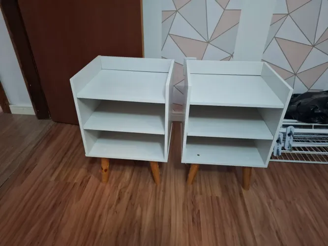 Par de mesinhas de apoio
