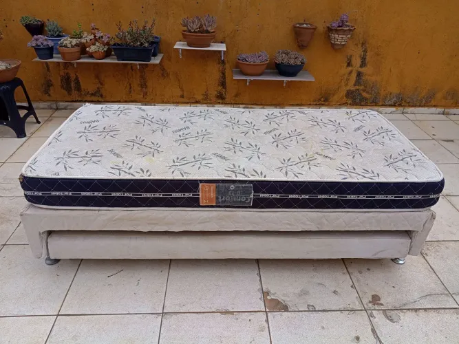 CAMA BOX SOLTEIRO COMPLETA COM COLCHÃO E OUTRA CAMA AUXILIAR EMBUTIDA NELA BOA E BARATA