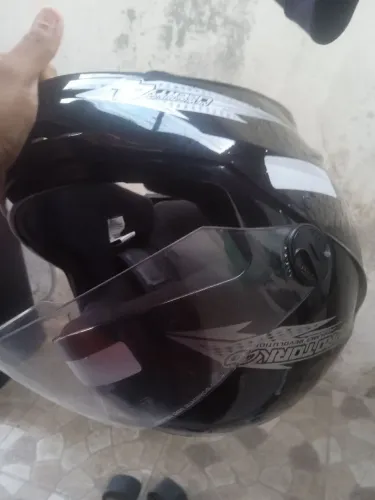 Capacete preto