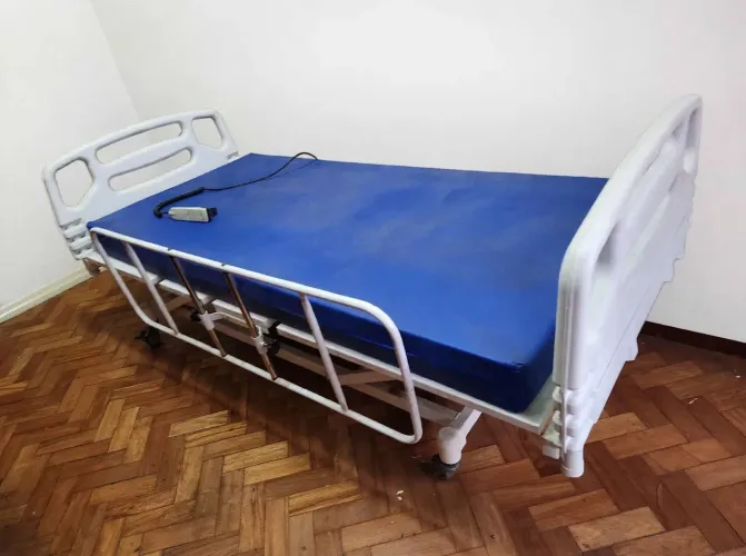 Cama Hospitalar Elétrica com Colchão e Controle - Semi Nova<br>