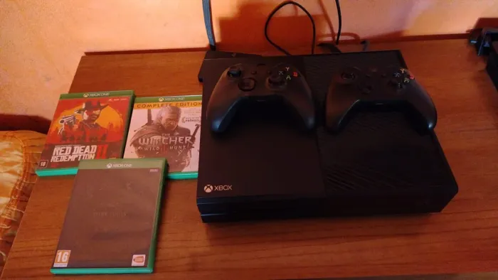 Xbox one com 3 jogos 