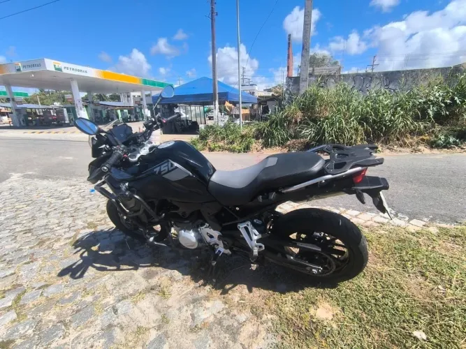 Moto BMW GS 750 2023
