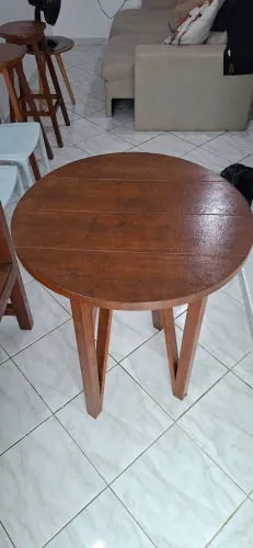 Mesa Redonda de madeira maciça