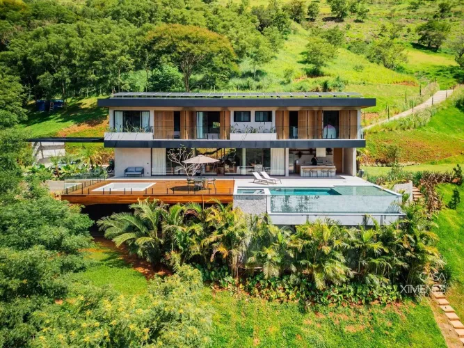 Residência de alto padrão contemporânea com projeto assinado e automação completa