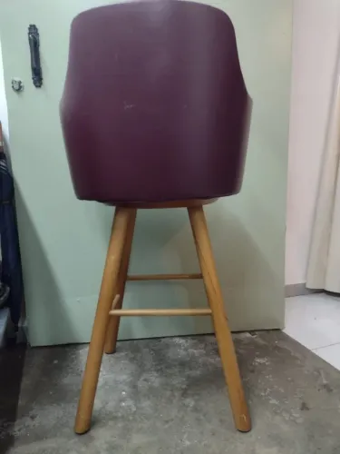 Banqueta de couro estofado