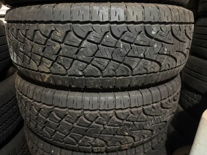 Pneus 245x70x17 sem uso