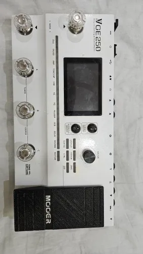 Pedaleira Multiefeitos Mooer GE 250