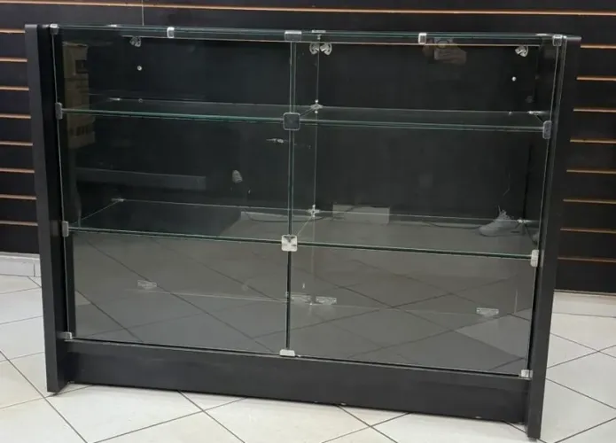 Vendo balcão de mdf com vidro.