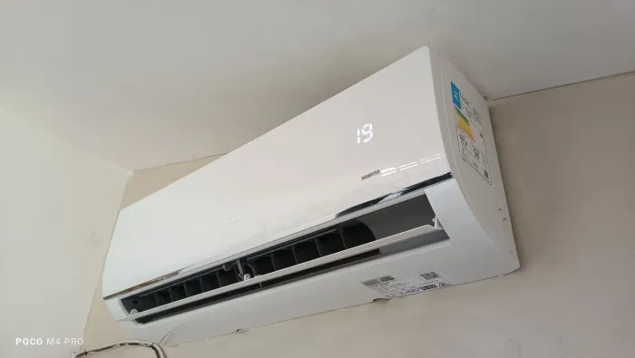 Ar-condicionado  12 mil BTUs, troco tbm no conversional 12 mil BTUs preferência Elgin 