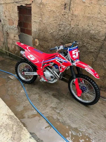 Crf 250f, moto preparada e muito nova