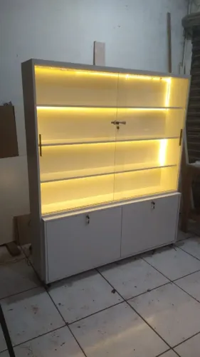 Troco uma linda vitrine em iPhone 11 pro Max leia o anúncio 