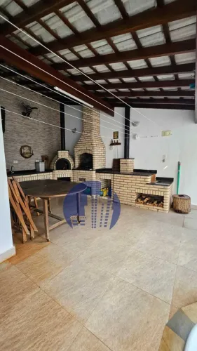 CASA COM PISCINA