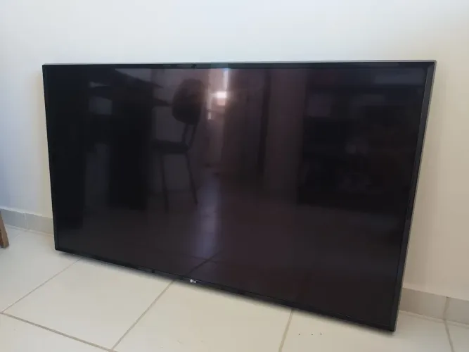 Smart TV LG 49" com DEFEITO, leia a descrição