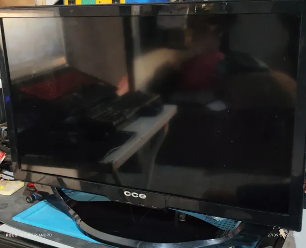 TV CCE 24" com Defeito