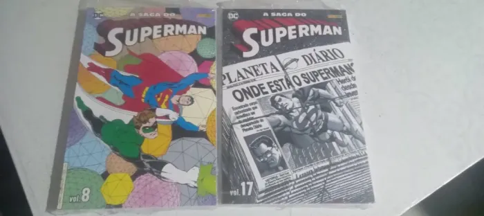 coleção de quadrinhos a saga do Superman volumes 17 e 8