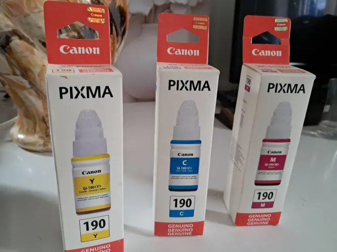 Tintas pra impressora canon legítimos e cores : amarelo, vermelho e preto.