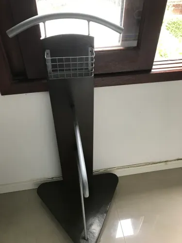 Mancebo em madeira