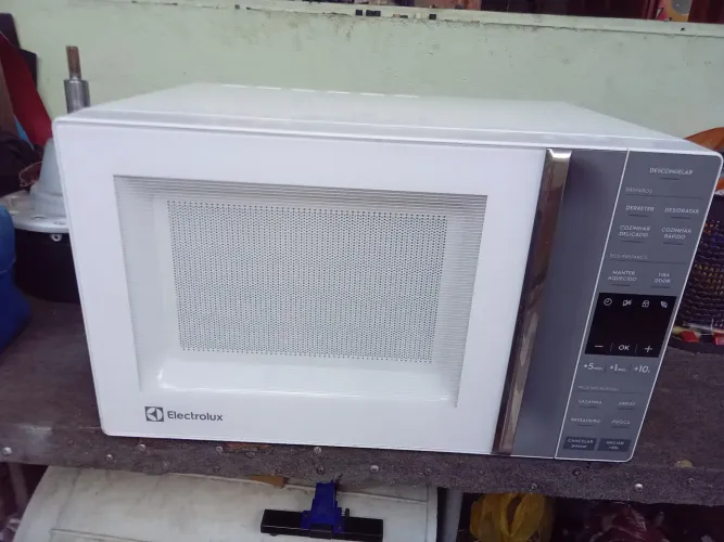Micro-ondas Electrolux 23L funcionado perfeitamente 